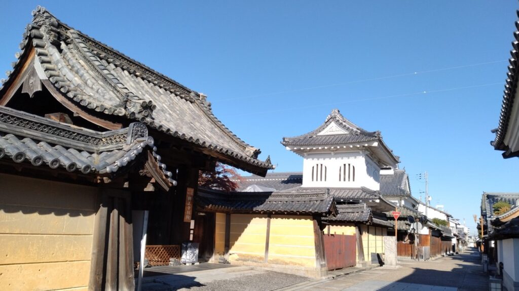 日本の道100選の城之門筋を興正寺付近から北に向かって